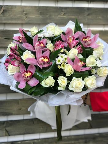 Букет цветов из: Розы и Хризантемы в Туапсе