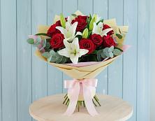 Букет цветов из:  Лилии и Розы в Туапсе