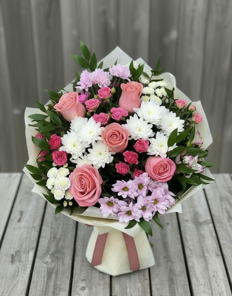 Букет цветов из: Альстромерии, Гвоздики, Розы и Хризантемы в Туапсе
