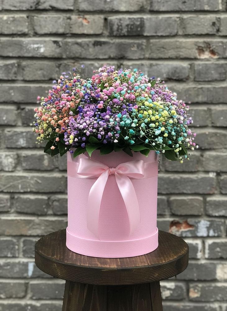 Цветочная композиция из Гипсофила и Розы в шляпной коробке в Туапсе