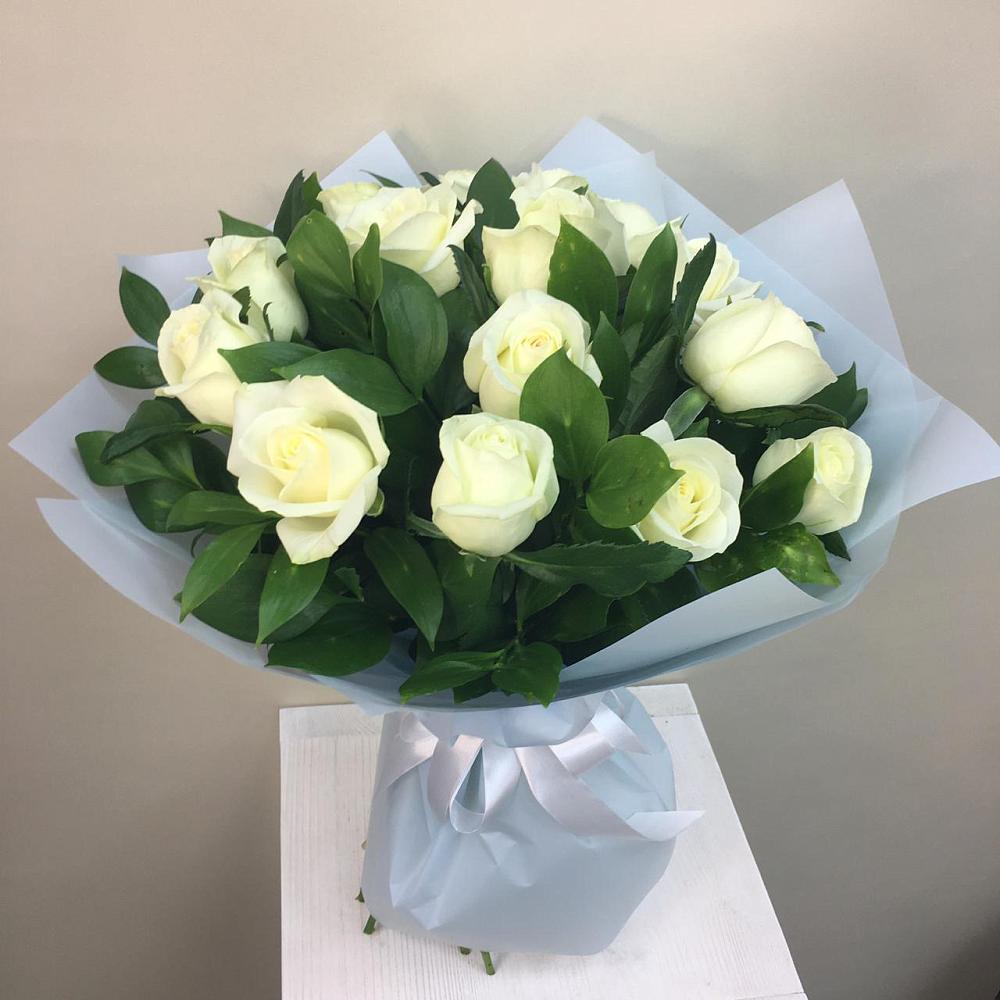 Букет 15 Белых роз Проуд в Туапсе