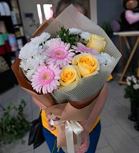 Букет цветов из:  Герберы, Розы и Хризантемы в Туапсе