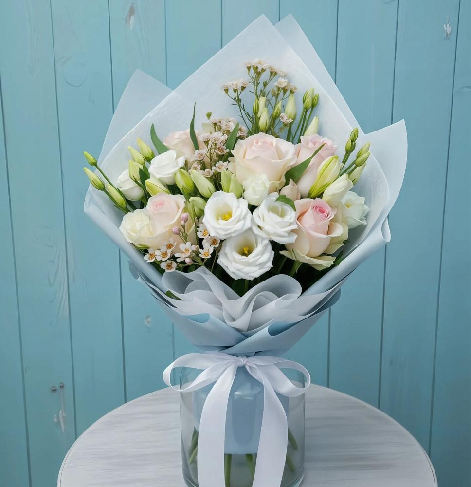 Букет цветов из: Розы и Лизиантусы в Туапсе