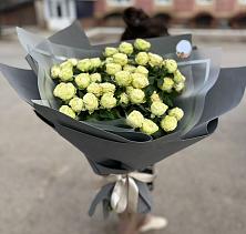 Букет Белые кустовые розы Солинеро в Туапсе