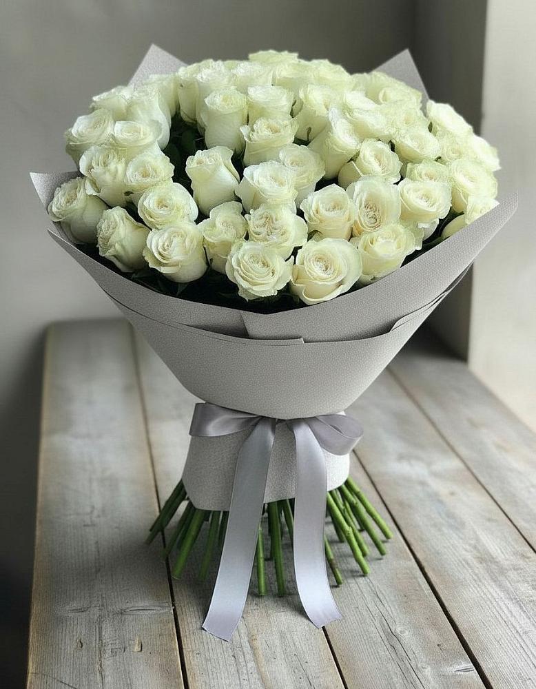 Букет 35 Белых роз в Туапсе