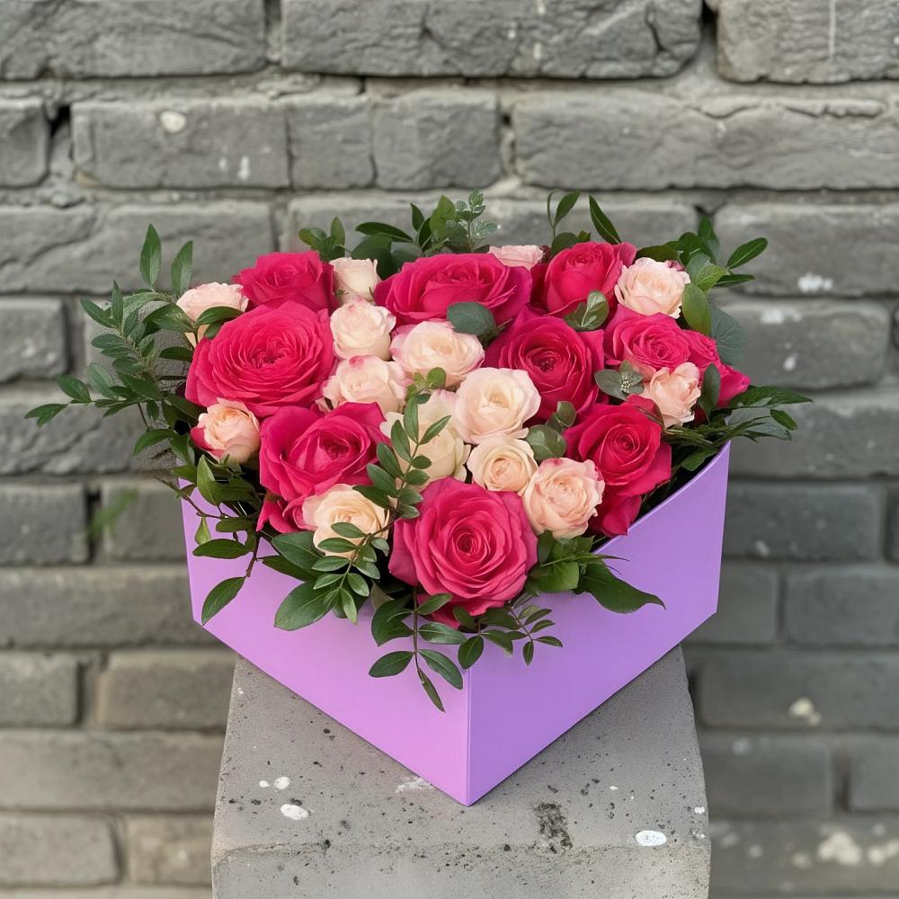 Цветочная композиция из Розы в коробке в Туапсе