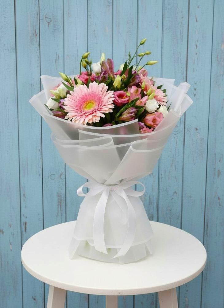 Букет цветов из: Герберы, Альстромерии и Лизиантусы в Туапсе