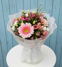 Букет цветов из:  Герберы, Альстромерии и Лизиантусы в Туапсе