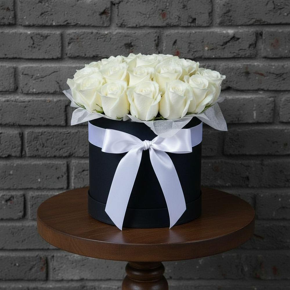 Цветочная композиция из Розы в шляпной коробке в Туапсе