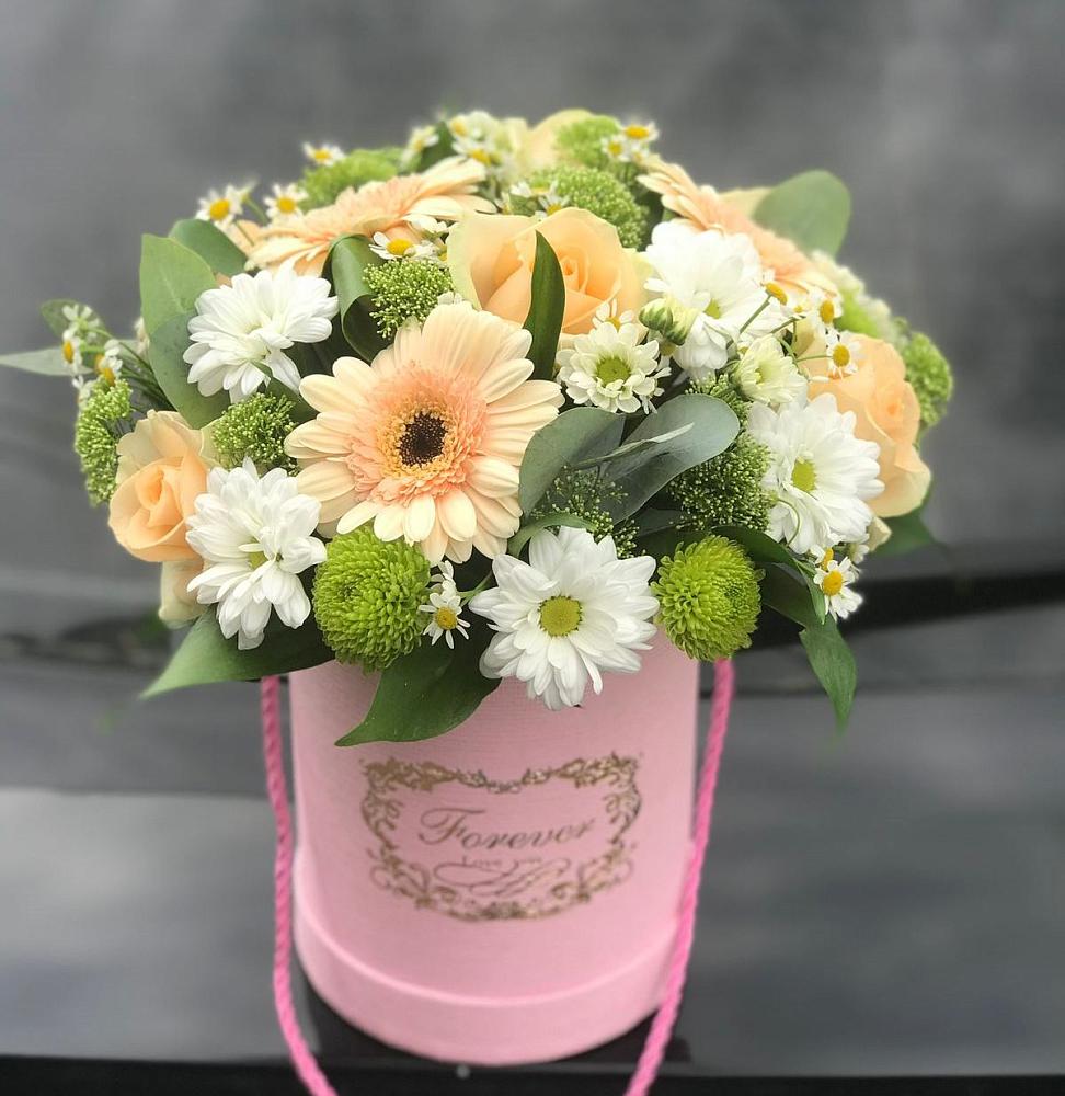 Цветочная композиция из Розы, Герберы и Хризантемы в шляпной коробке в Туапсе