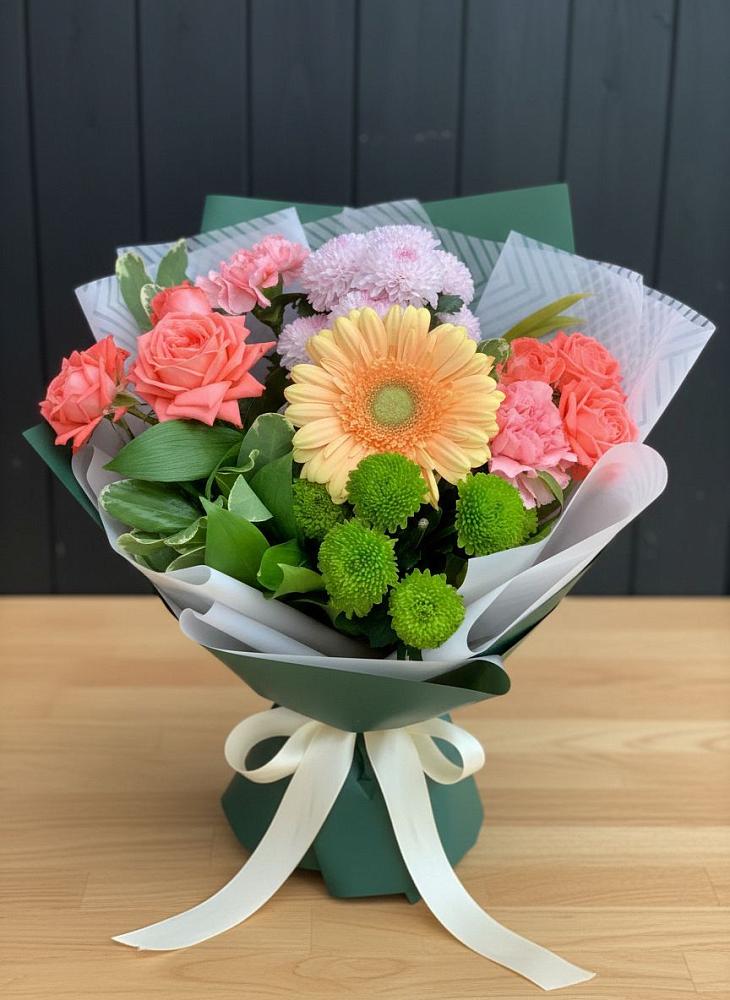 Букет цветов из: Гвоздики, Розы, Герберы и Хризантемы в Туапсе