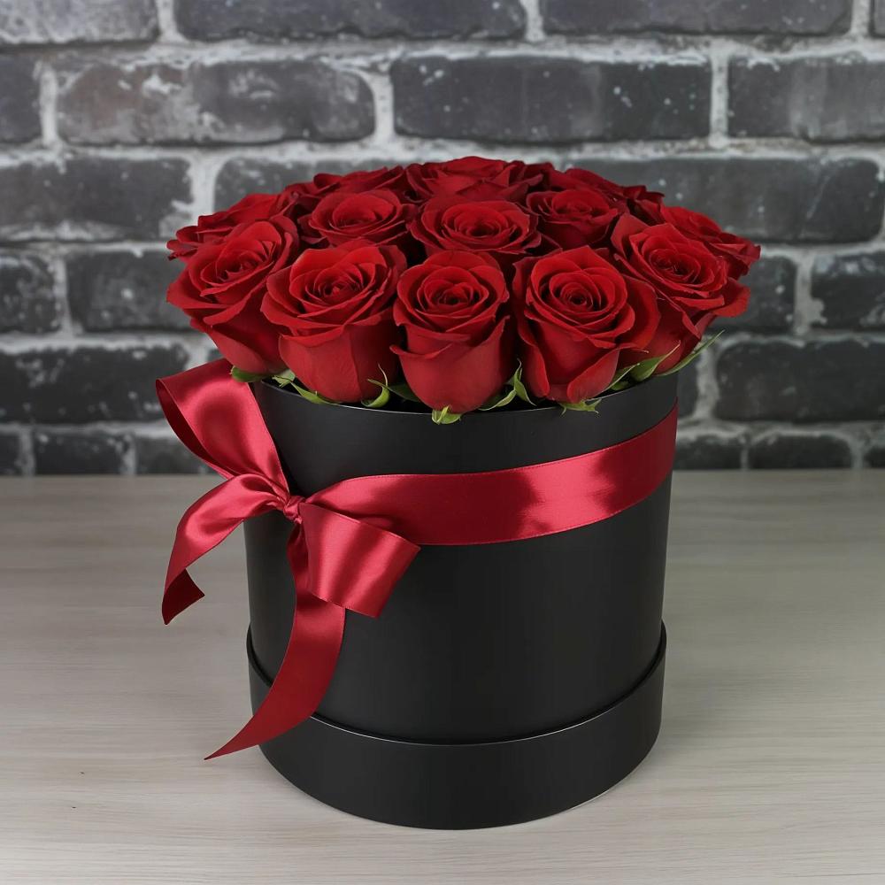 Цветочная композиция из Розы в шляпной коробке в Туапсе