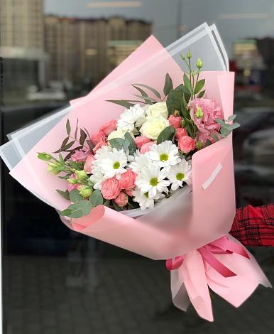Букет цветов из: Розы, Лизиантусы и Хризантемы в Туапсе