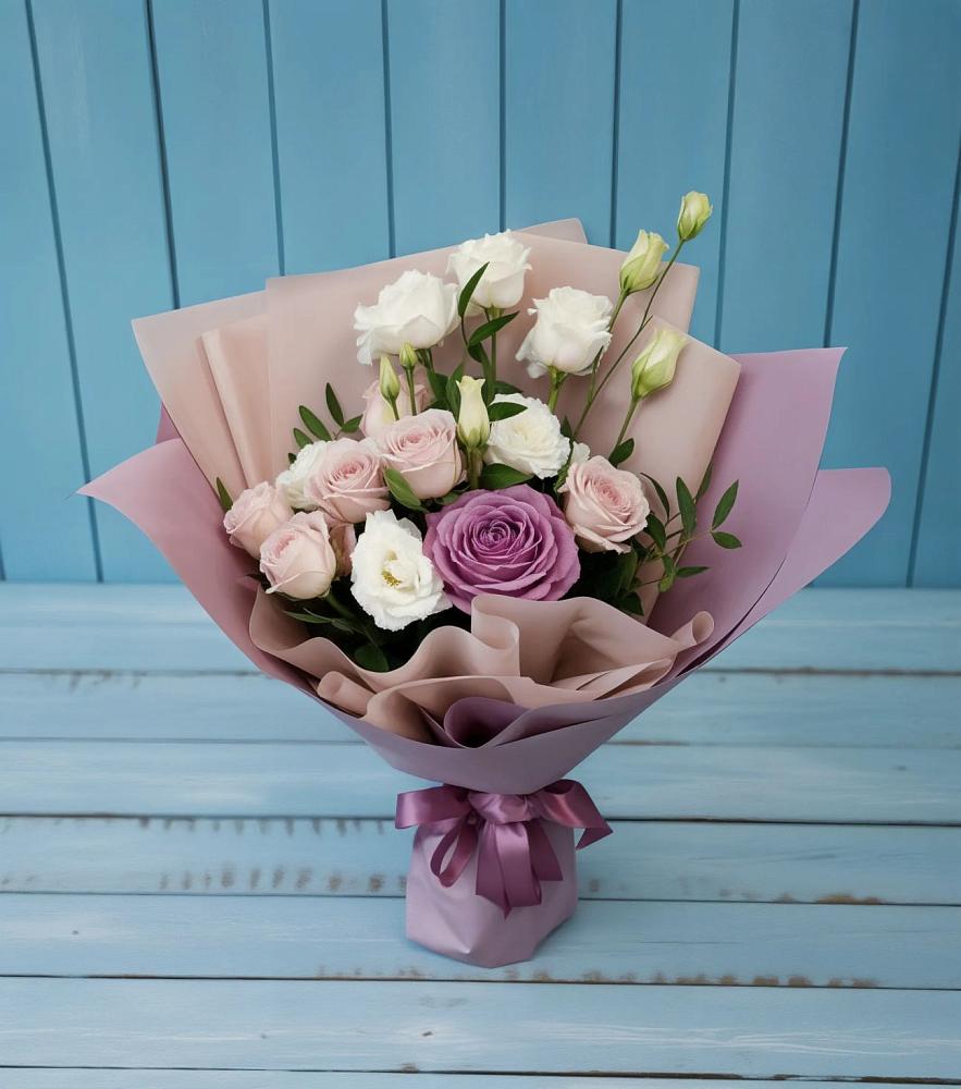 Букет цветов из: Розы и Лизиантусы в Туапсе