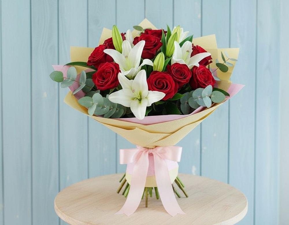 Букет цветов из: Лилии и Розы в Туапсе